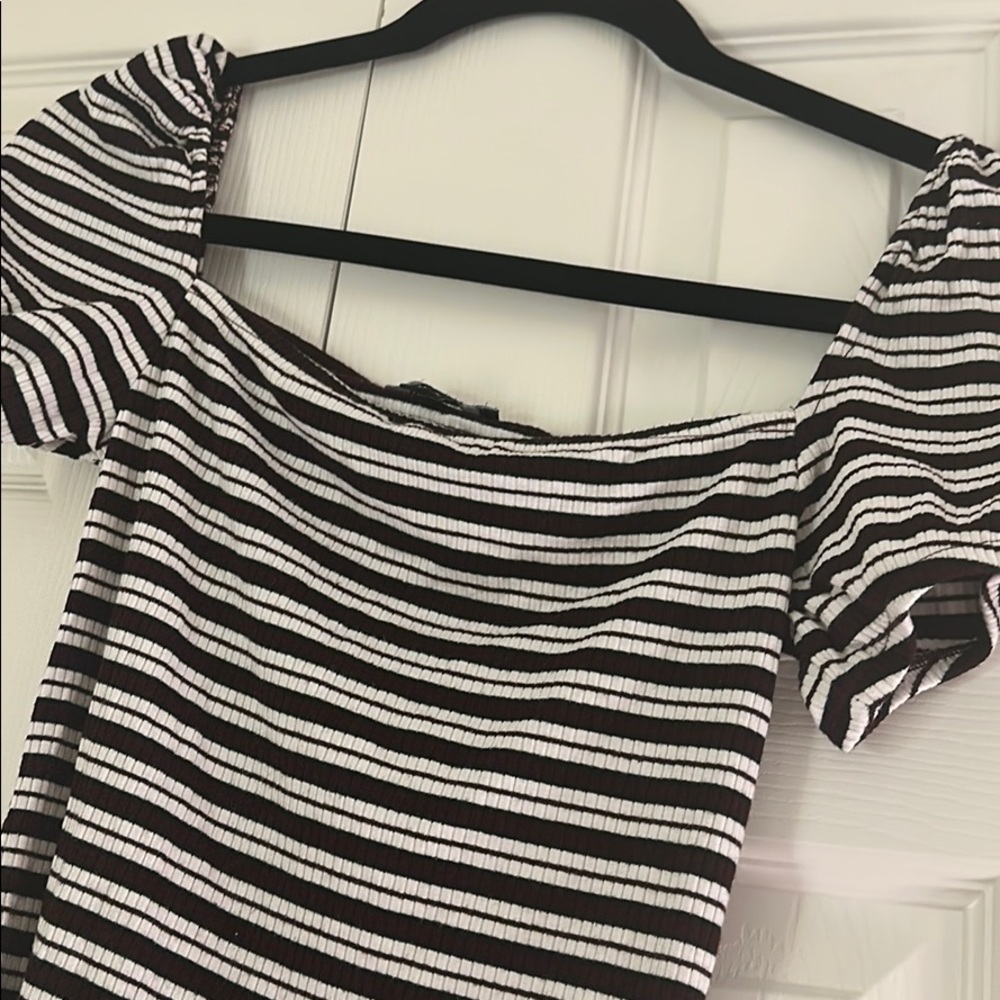Off-Shoulder top - Picture 2 of 3